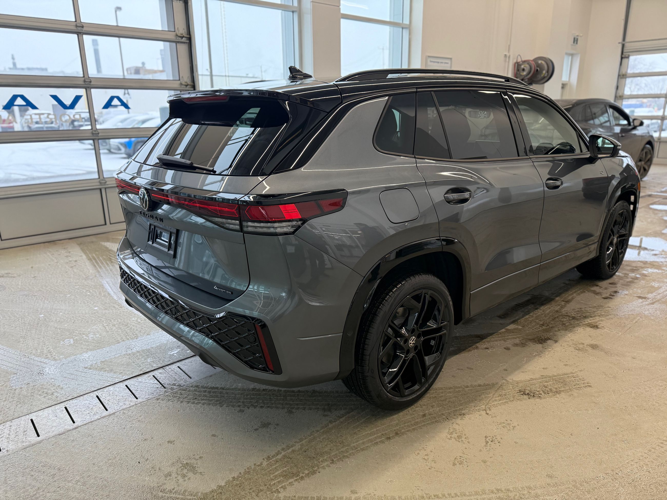 2026 Volkswagen Tiguan Comfortline R-Line Black Edition DEMO SPECIAL