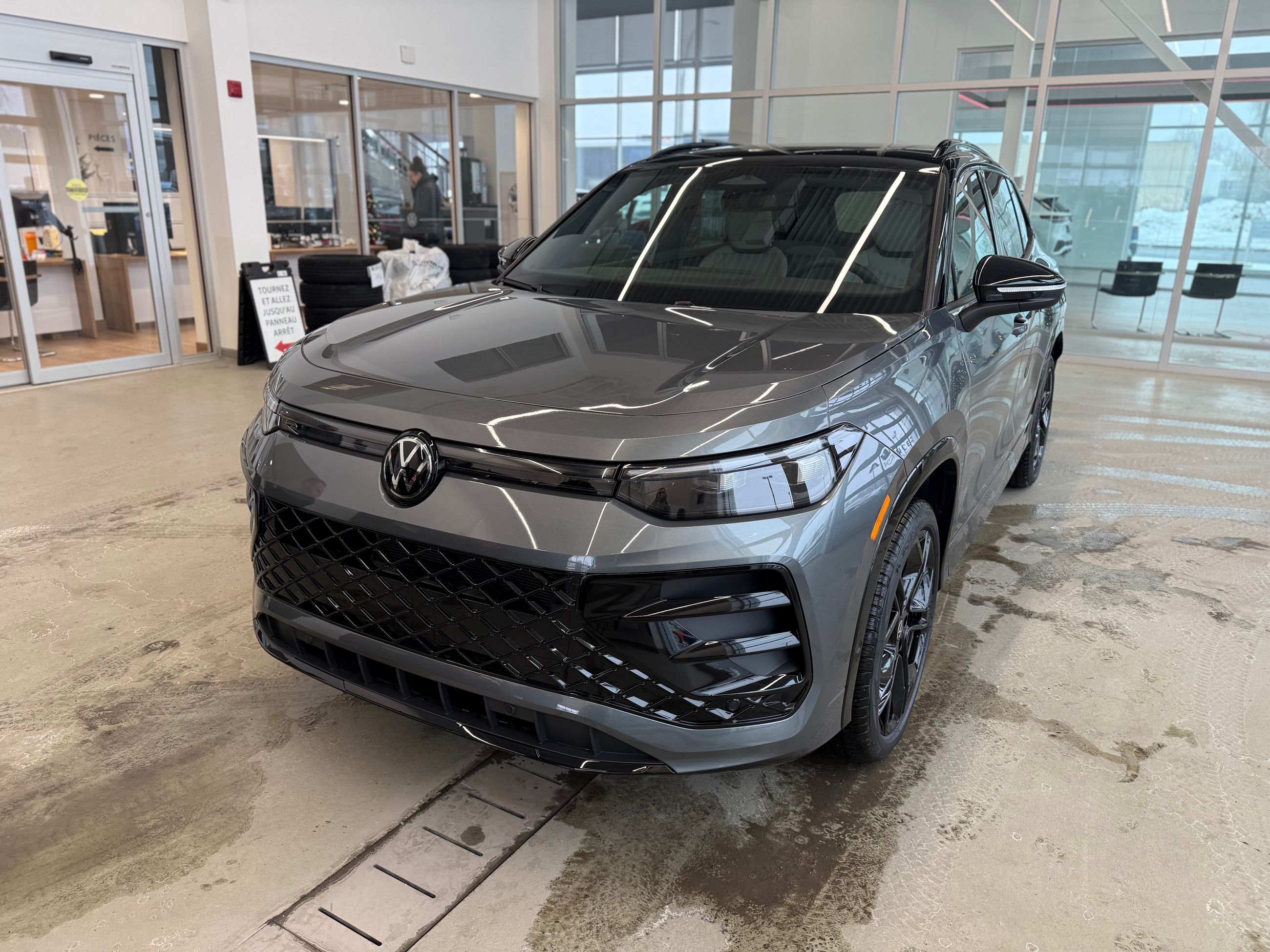 2026 Volkswagen Tiguan Comfortline R-Line Black Edition DEMO SPECIAL