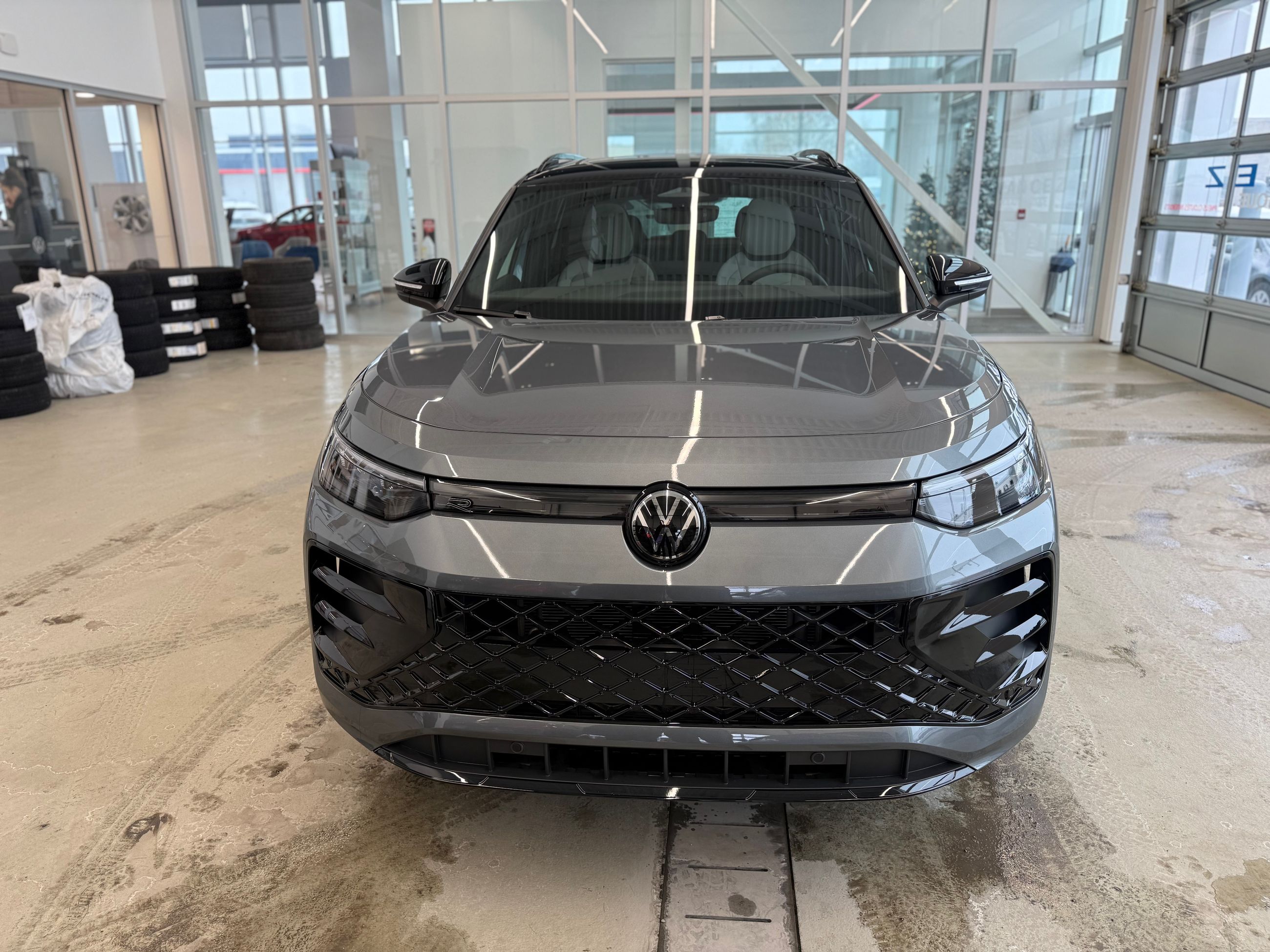 2026 Volkswagen Tiguan Comfortline R-Line Black Edition DEMO SPECIAL
