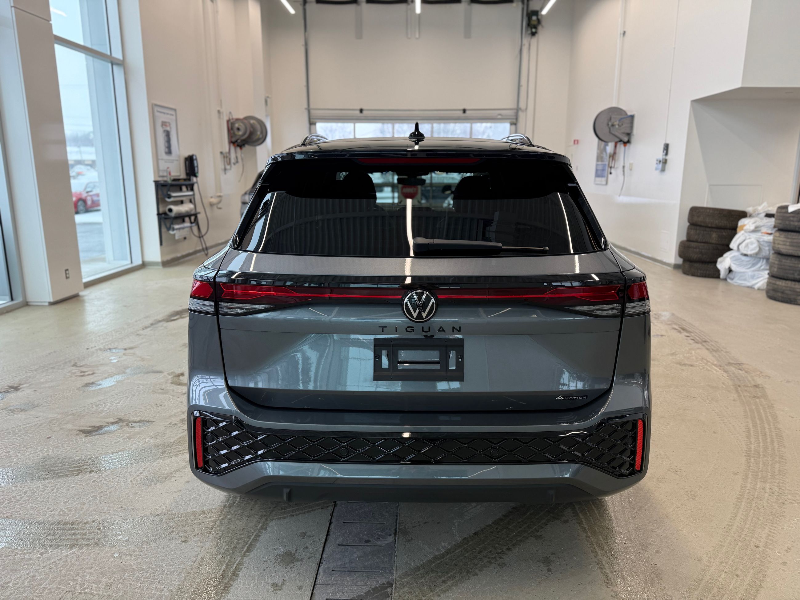2026 Volkswagen Tiguan Comfortline R-Line Black Edition DEMO SPECIAL