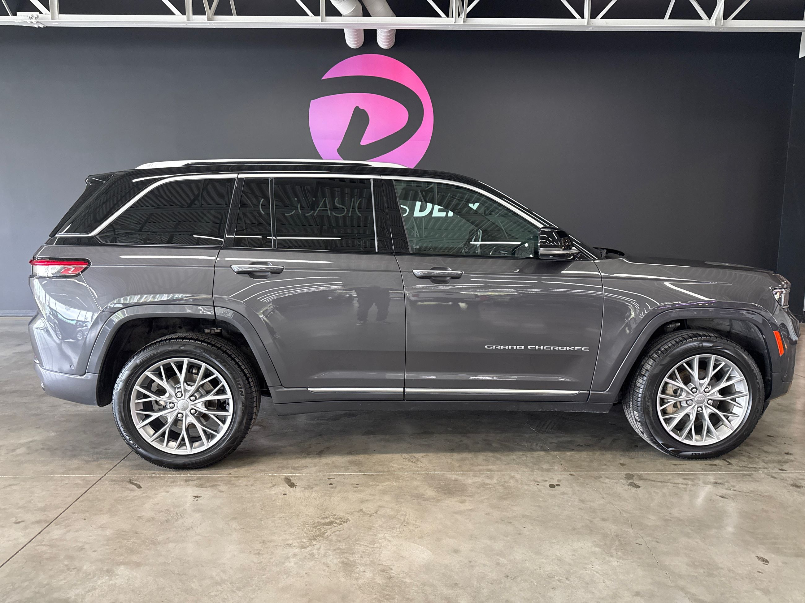 2023 Jeep Grand Cherokee SUMMIT RESERVE