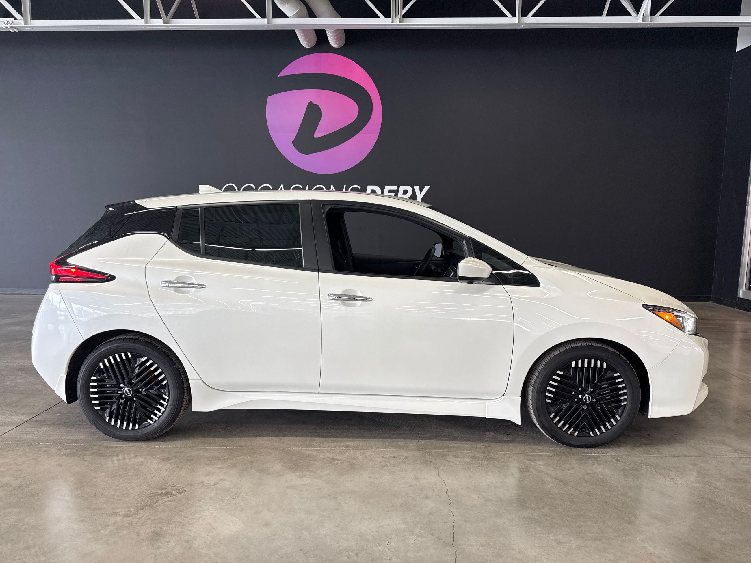 2023 Nissan Leaf SV