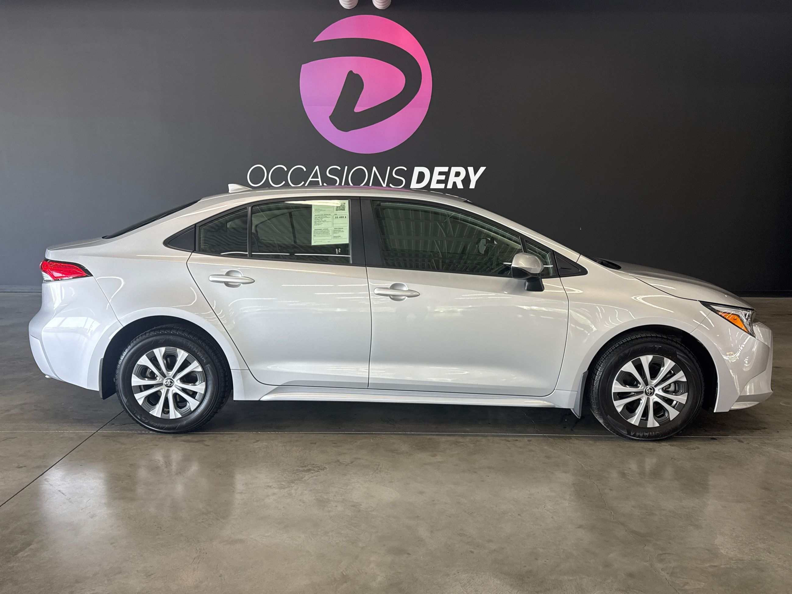 2025 Toyota Corolla Hybrid LE