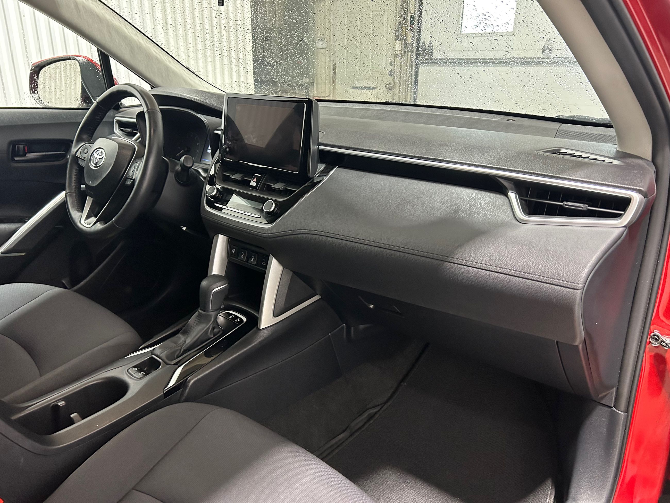 2024 Toyota Corolla Cross LE photo 4