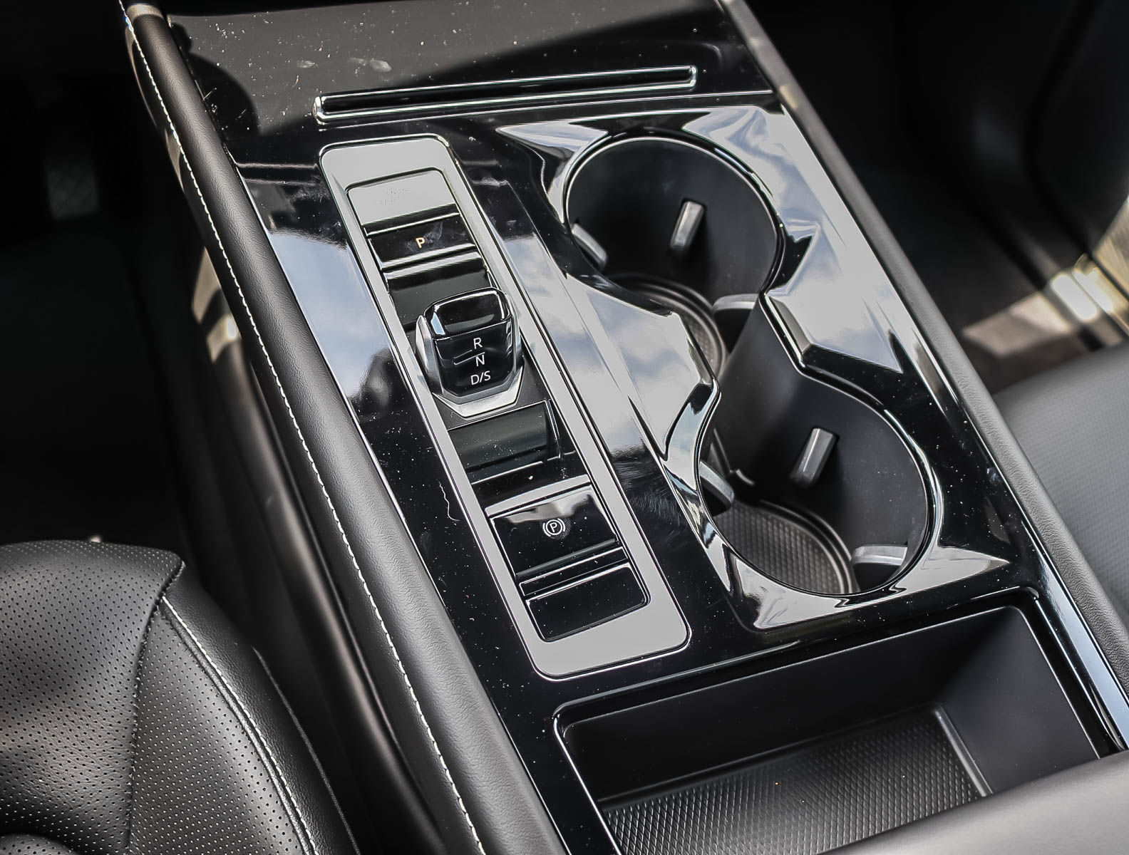 2024 Volkswagen Atlas Cross Sport Highline | No Accidents | Black Alloy Package