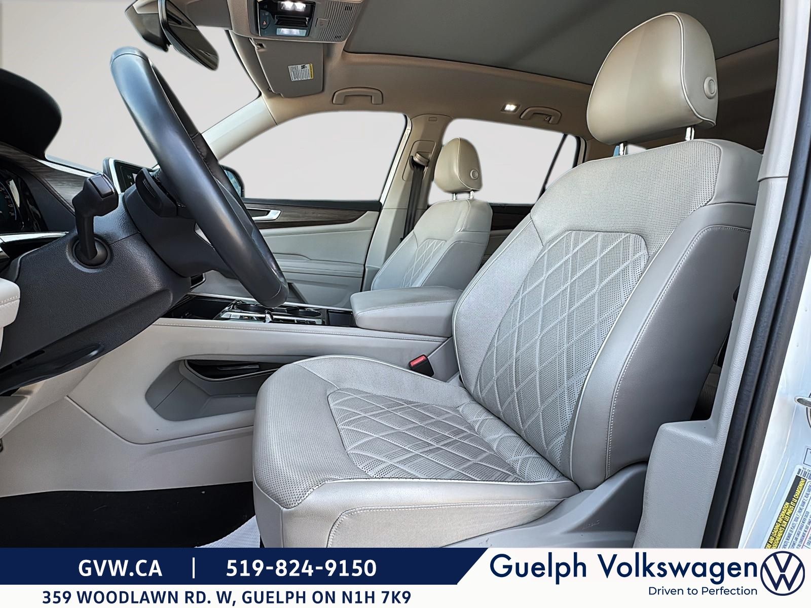 Photo 2024 Volkswagen Atlas Execline | No Accidents | One Owner #8