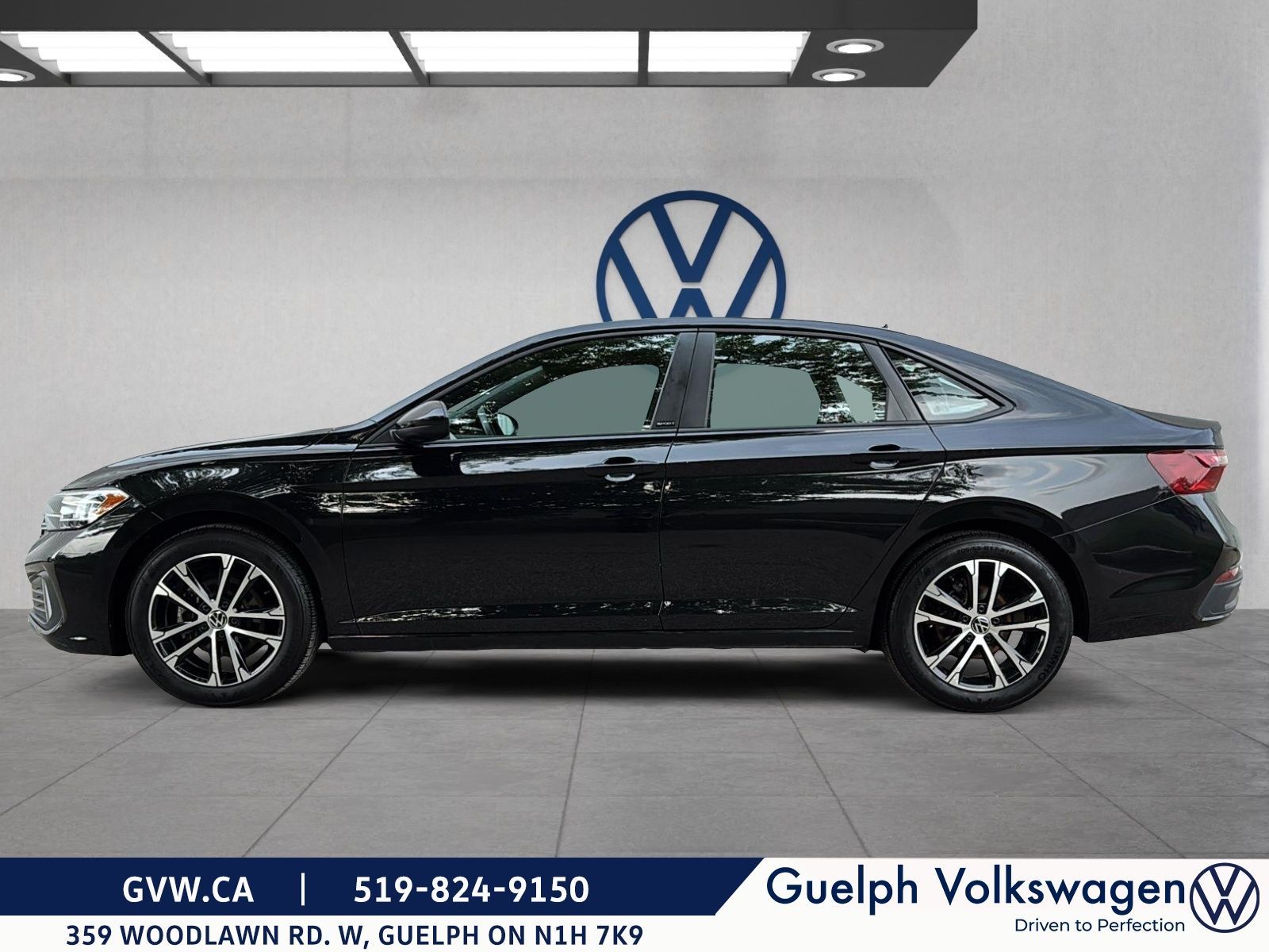 Photo 2023 Volkswagen Jetta Comfortline | Sport Package | 6-Spd Manual #5