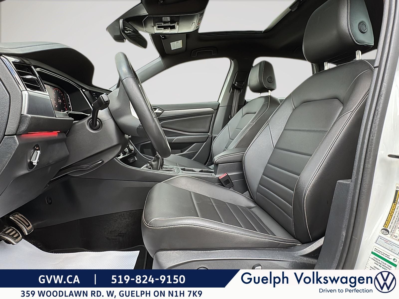 Photo 2024 Volkswagen Jetta Comfortline Sport Package | Manual #8