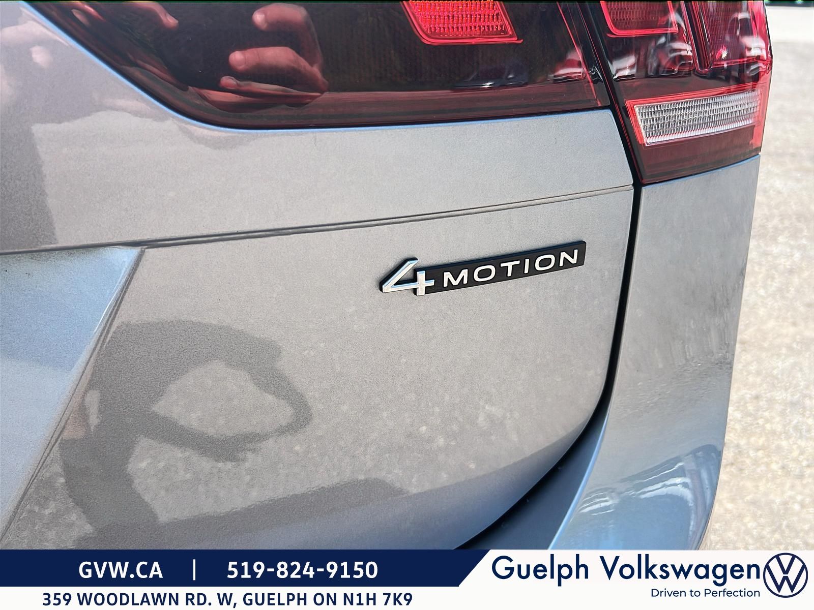 Volkswagen Tiguan Comfortline R-Line Black Edition | One Owner | No Accidents 2024