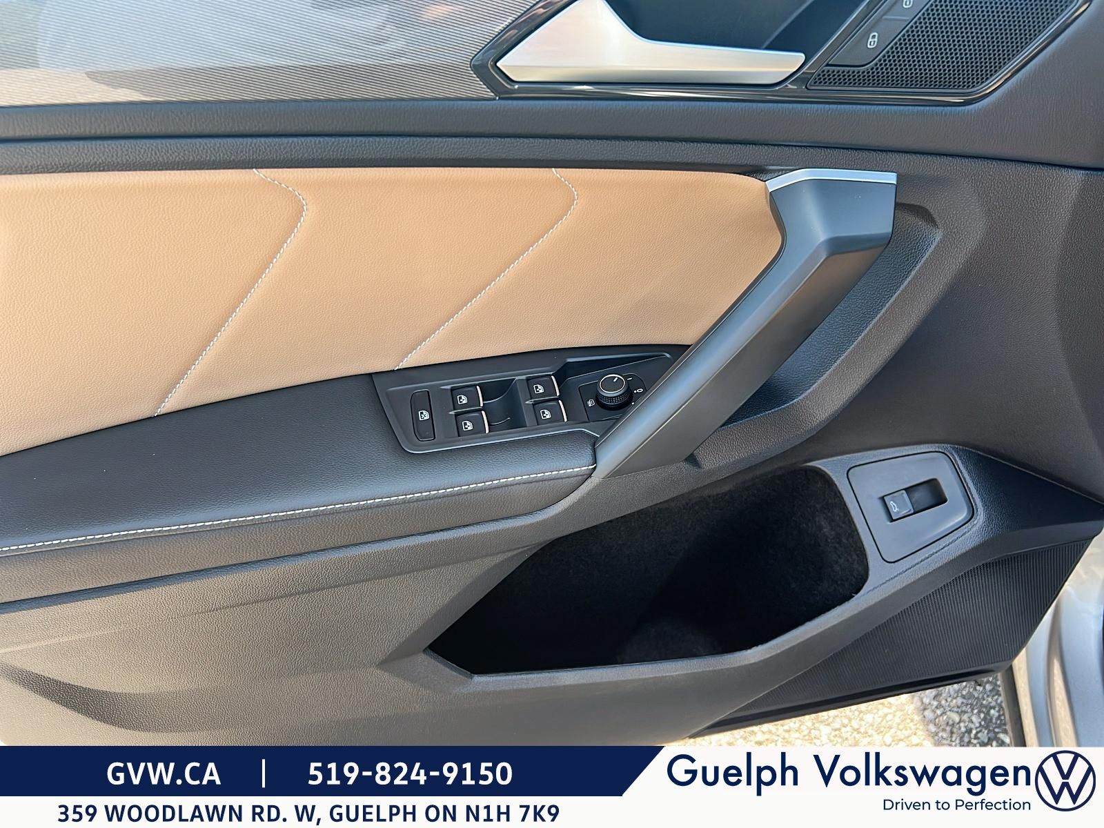 Volkswagen Tiguan Comfortline R-Line Black Edition | One Owner | No Accidents 2024