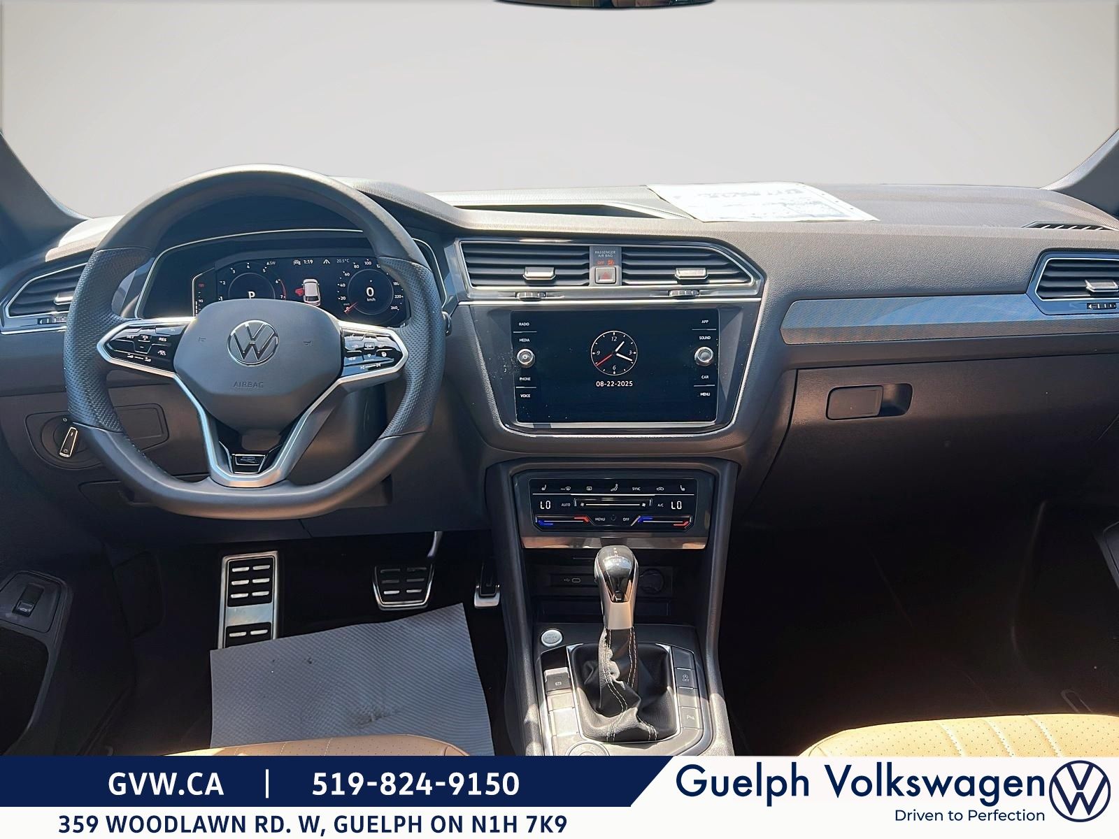 Volkswagen Tiguan Comfortline R-Line Black Edition | One Owner | No Accidents 2024