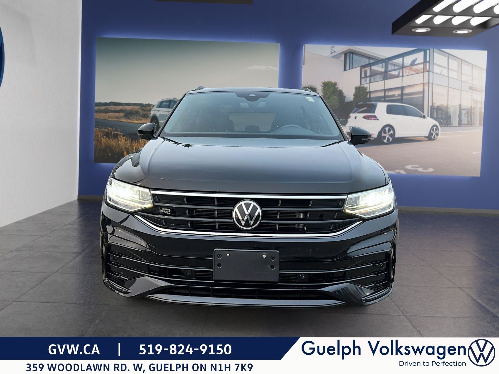Photo Volkswagen Tiguan Comfortline R-Line Black Edition | No Accidents | One Owner 2023 #2