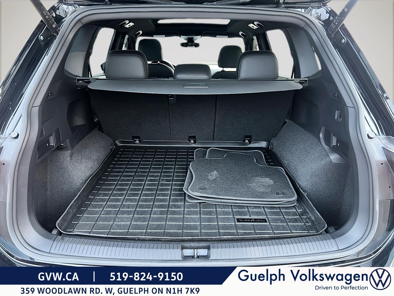 Photo Volkswagen Tiguan Comfortline R-Line Black Edition | No Accidents | One Owner 2023 #6
