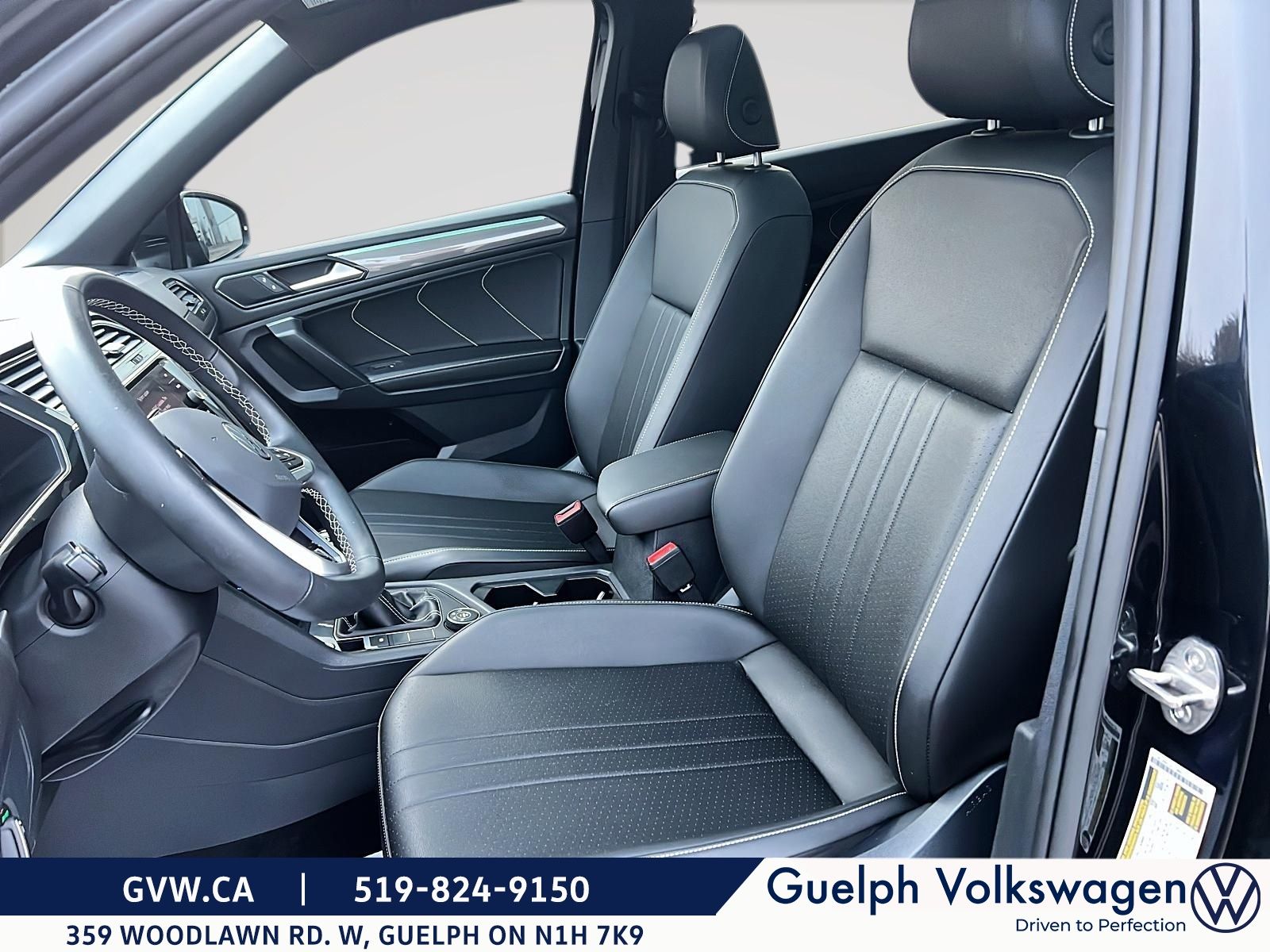 Photo Volkswagen Tiguan Comfortline R-Line Black Edition | No Accidents | One Owner 2023 #8
