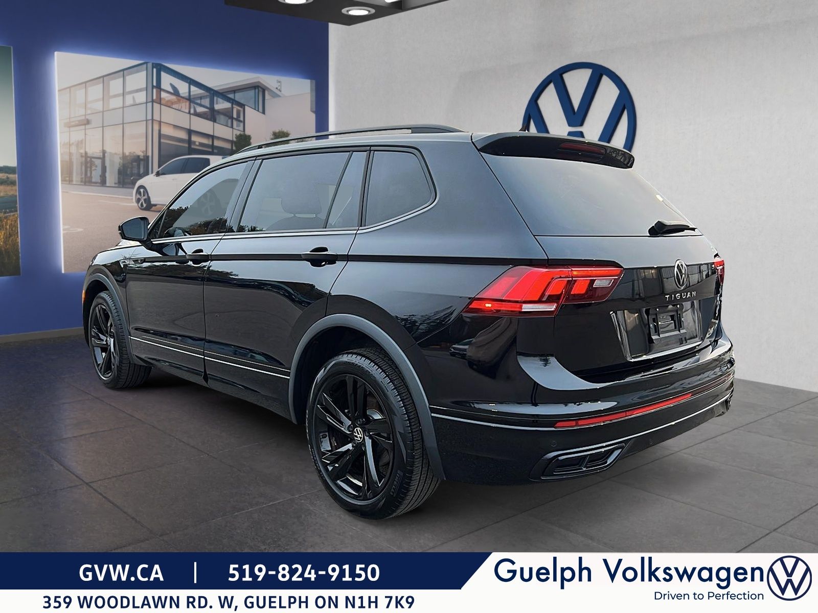 Photo Volkswagen Tiguan Comfortline R-Line Black Edition | No Accidents | One Owner 2023 #4