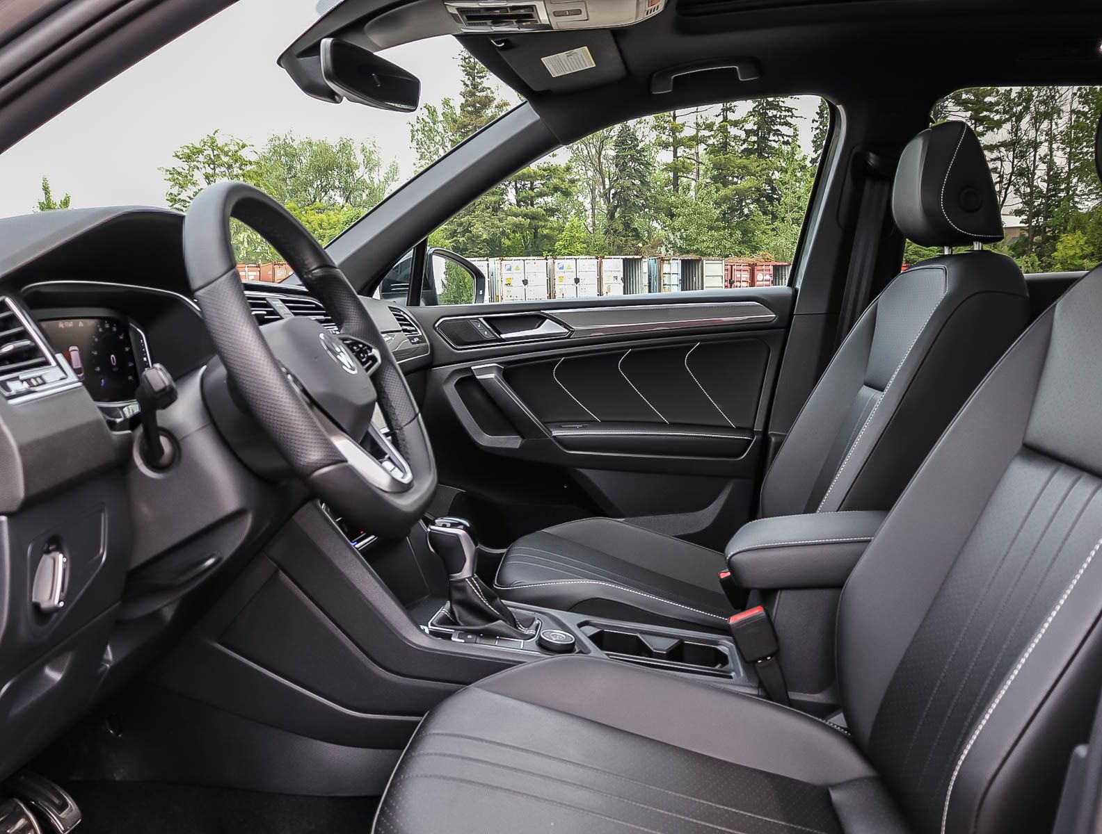 2024 Volkswagen Tiguan Comfortline R-Line Black