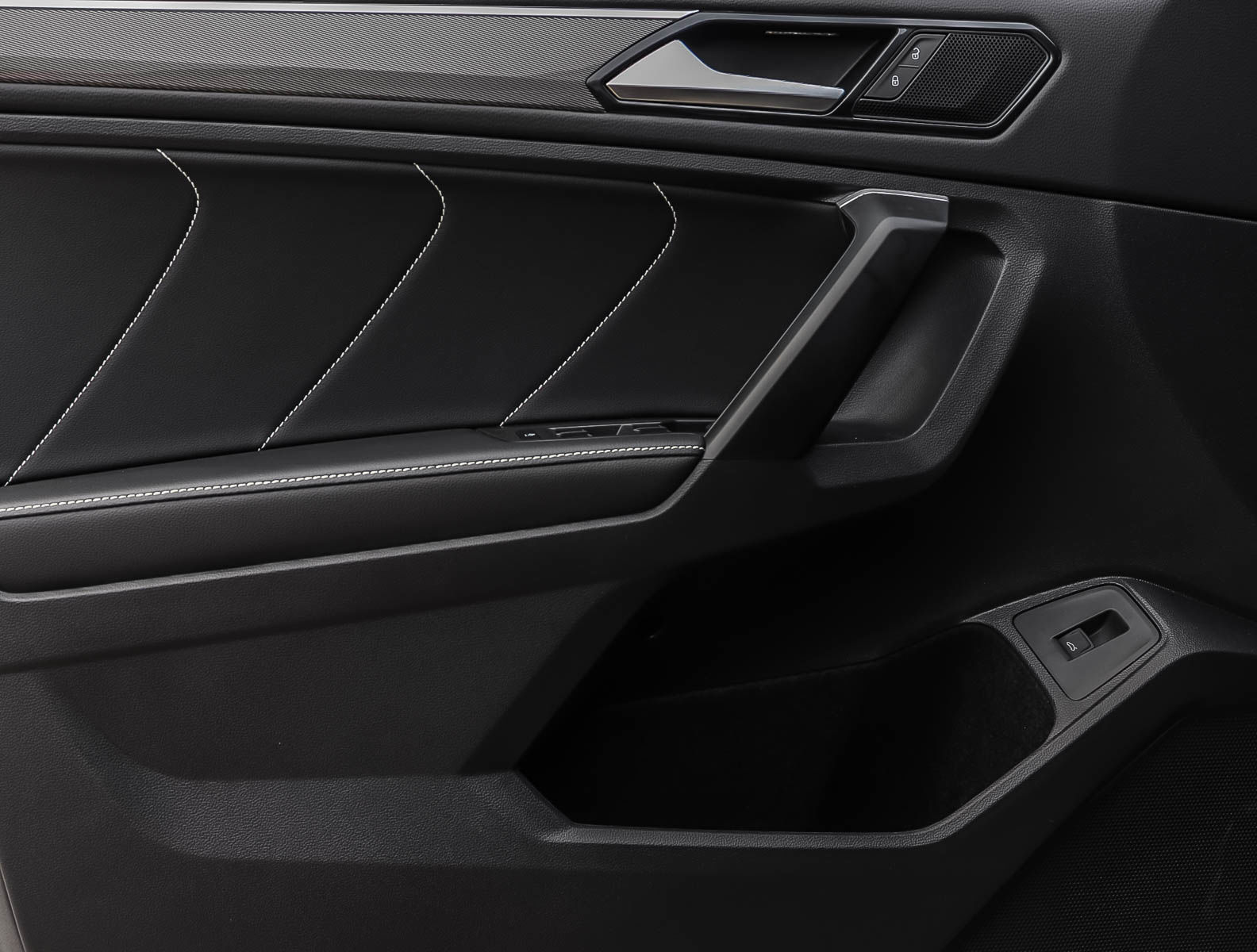 2024 Volkswagen Tiguan Comfortline R-Line Black