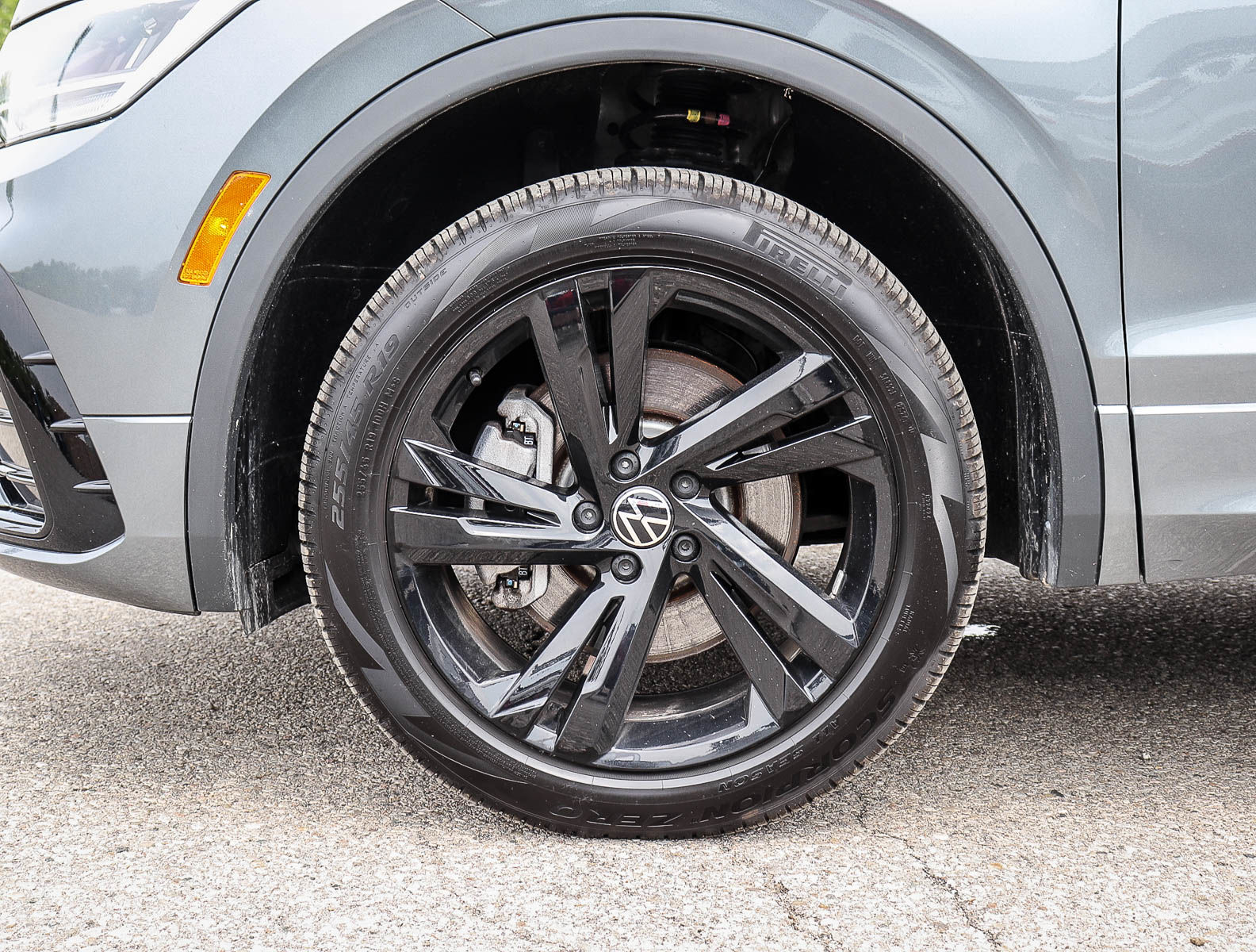 2024 Volkswagen Tiguan Comfortline R-Line Black