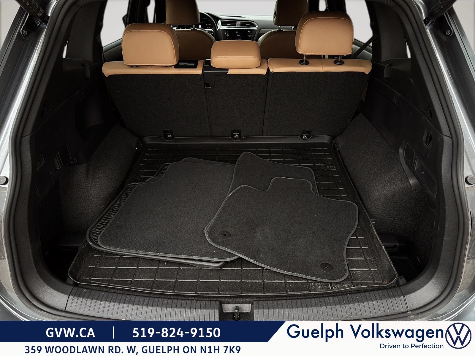 Photo 2024 Volkswagen Tiguan Comfortline R-Line Black | No Accidents #6
