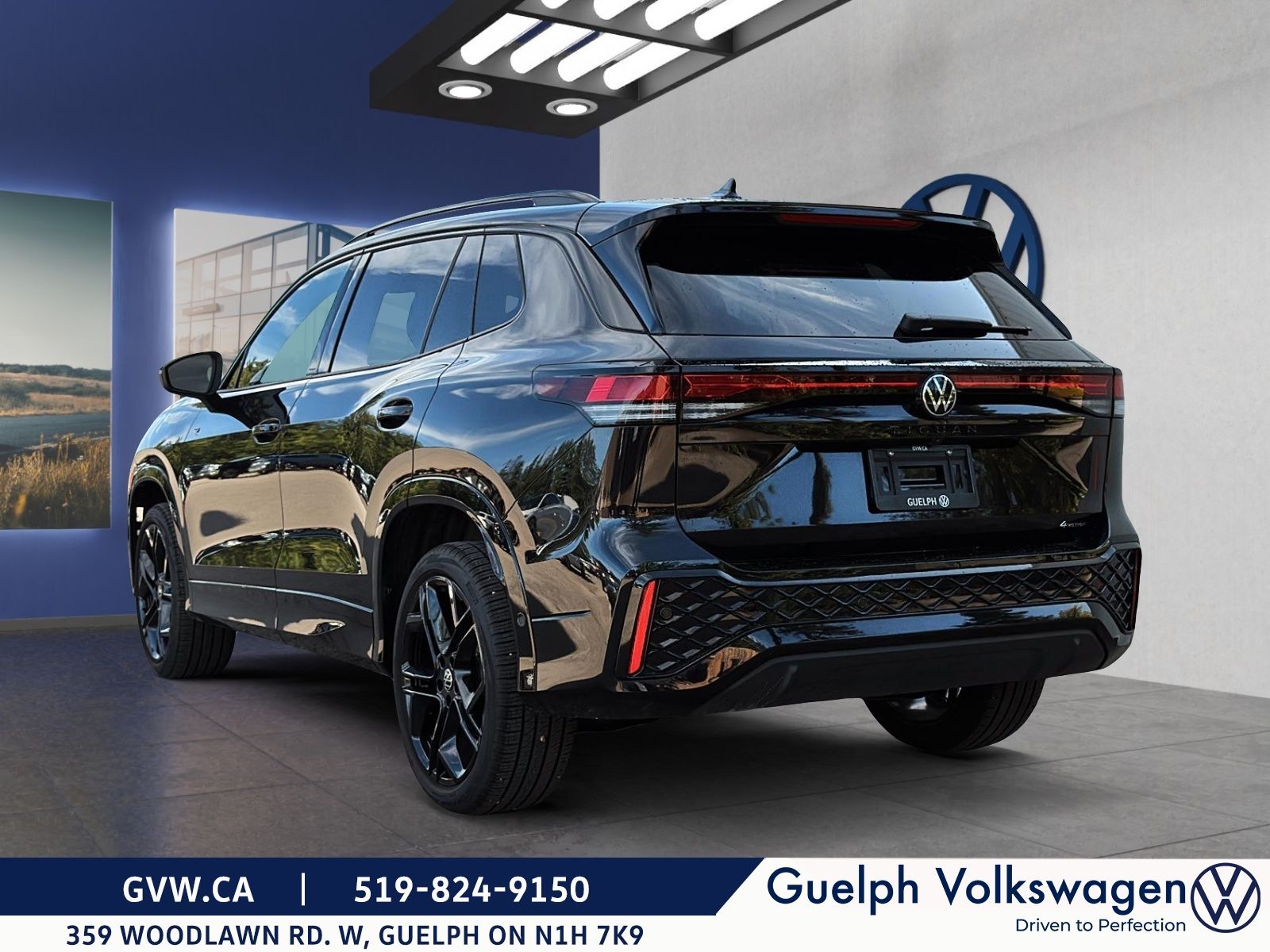 Photo 2026 Volkswagen Tiguan Comfortline R-Line Black | Previous Demo #4