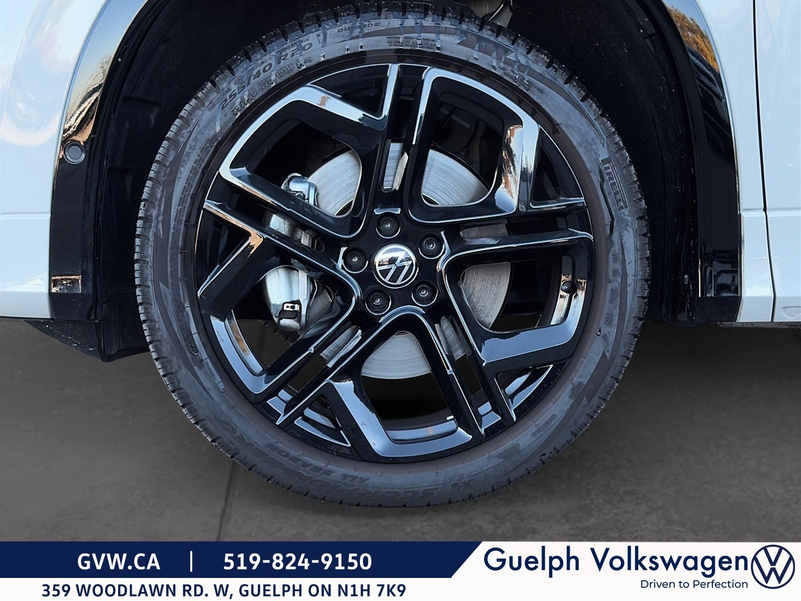 Photo Volkswagen Tiguan Comfortline R-Line Black Edition | No Accidents | One Owner 2026 #7