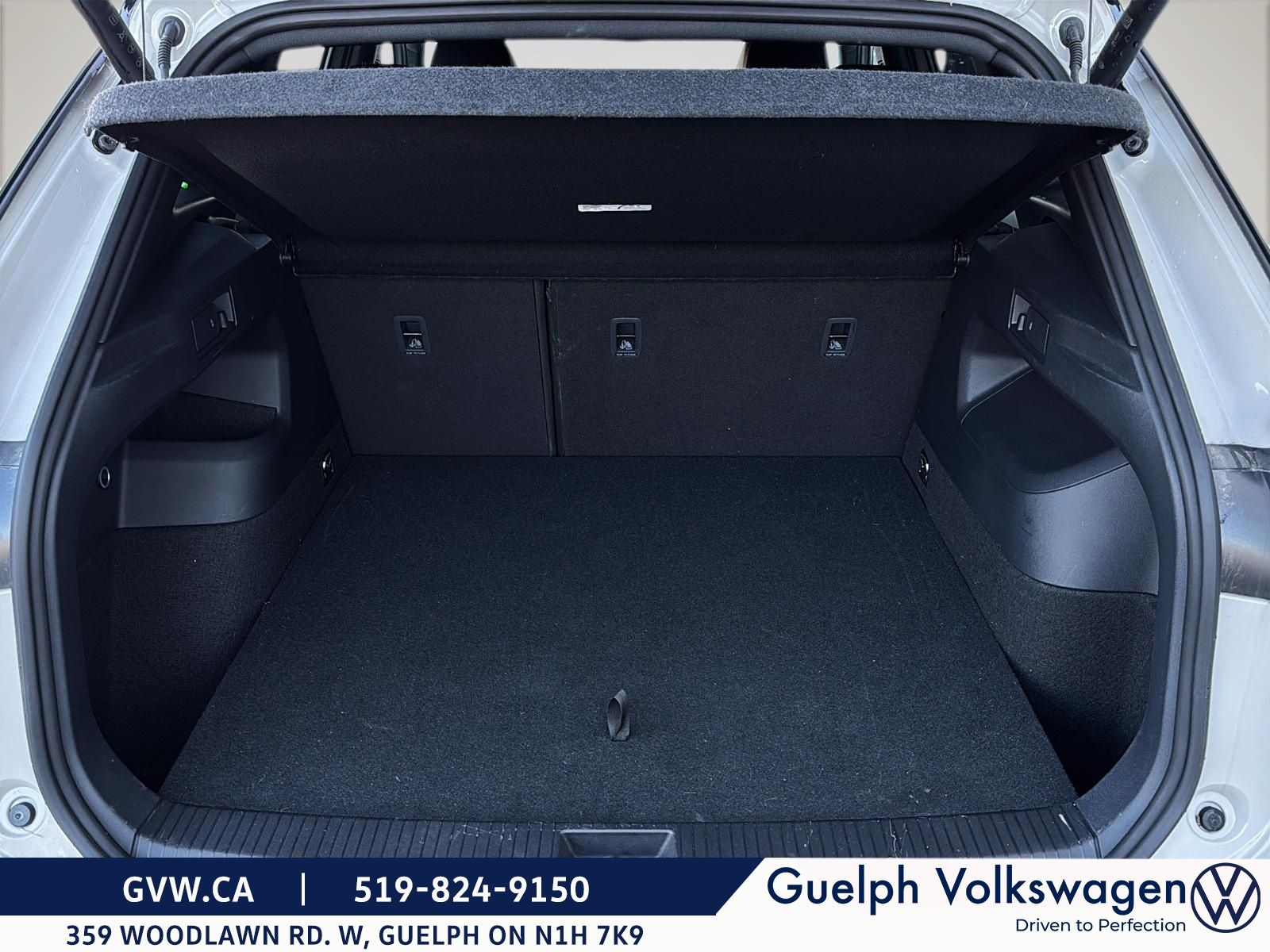 Photo Volkswagen Tiguan Comfortline R-Line Black Edition | No Accidents | One Owner 2026 #6