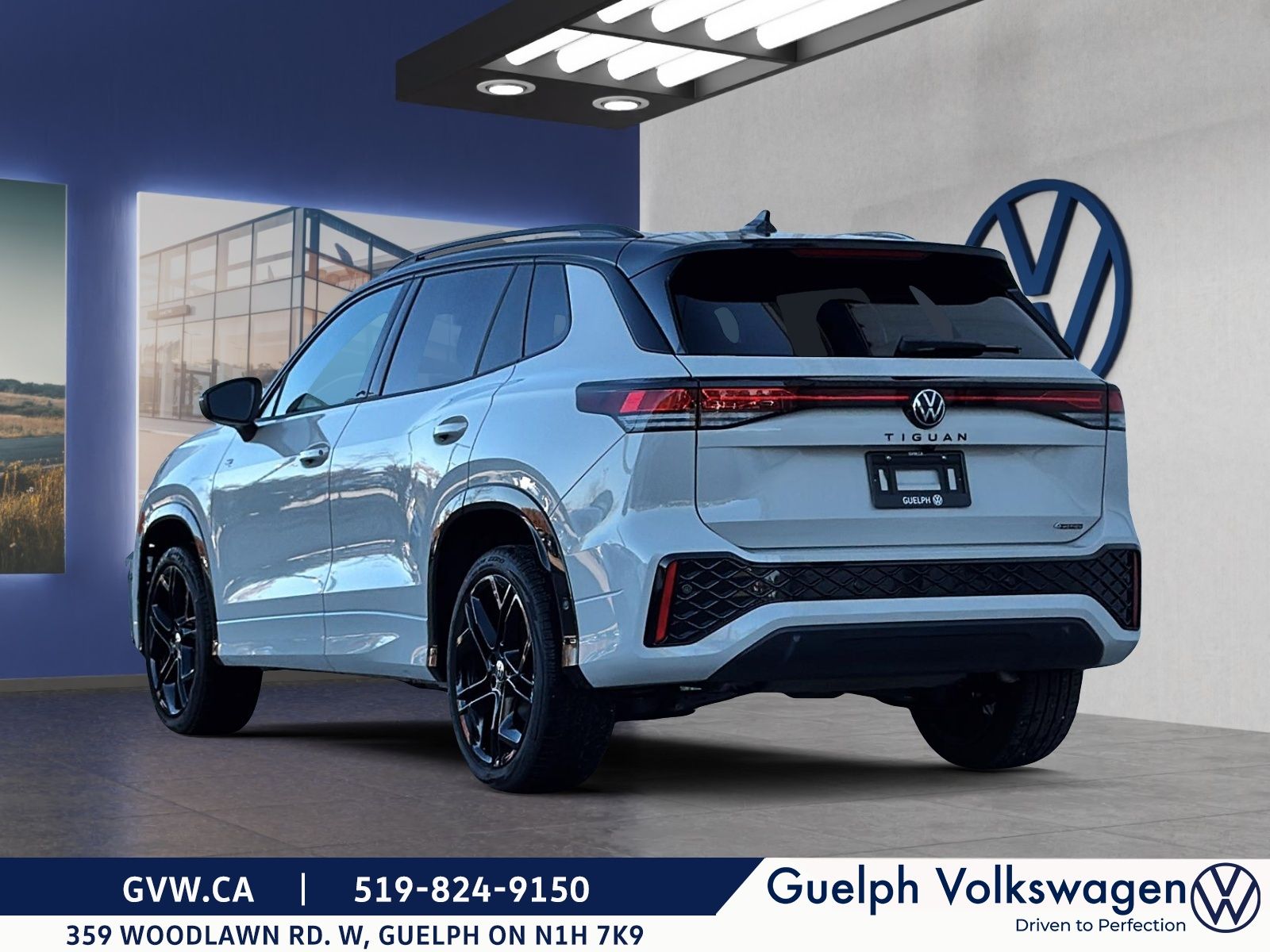 Photo Volkswagen Tiguan Comfortline R-Line Black Edition | No Accidents | One Owner 2026 #4