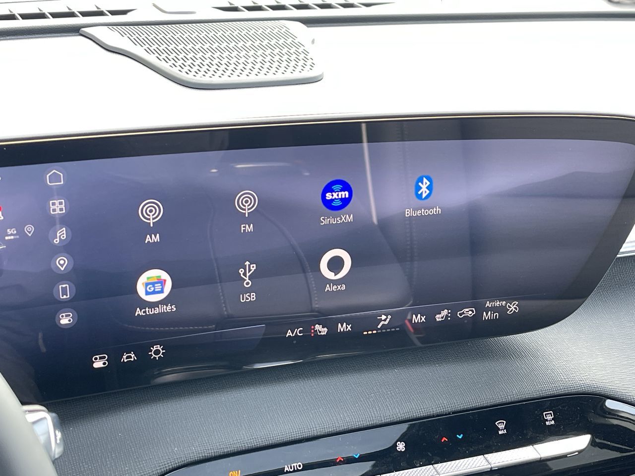 2025 Buick Enclave in Saint-Leonard, Quebec