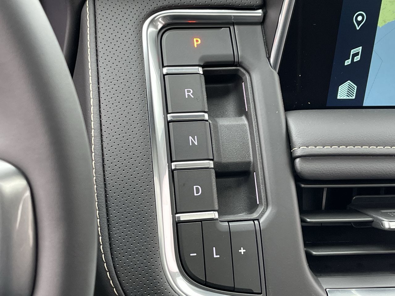 2023 Chevrolet Suburban in Saint-Leonard, Quebec