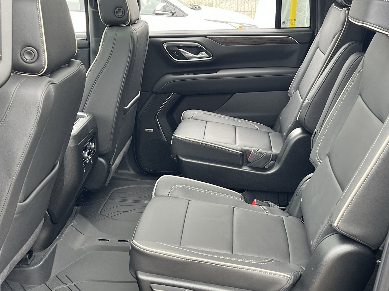 Chevrolet Suburban  2023 à Saint-Léonard, Québec