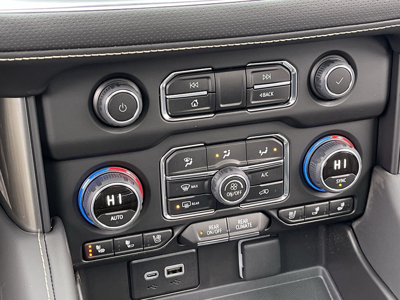 2023 Chevrolet SUBURBAN in Saint-Leonard, Quebec