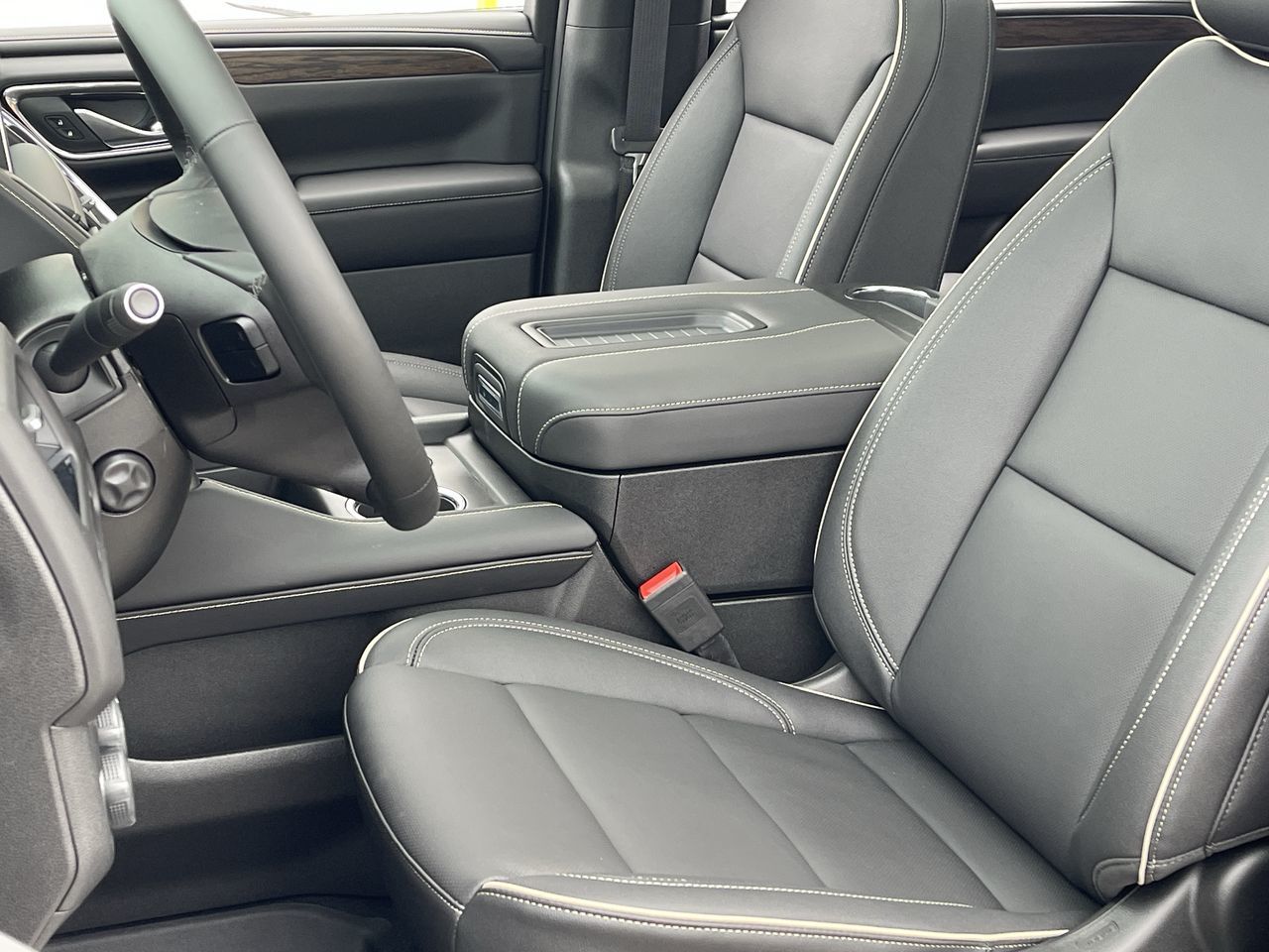 Chevrolet Suburban  2023 à Saint-Léonard, Québec