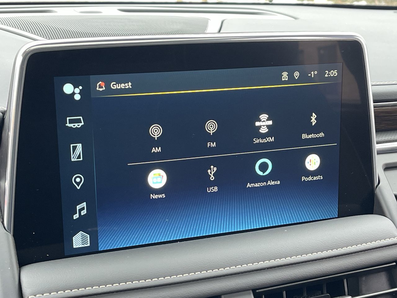2023 Chevrolet Suburban in Saint-Leonard, Quebec