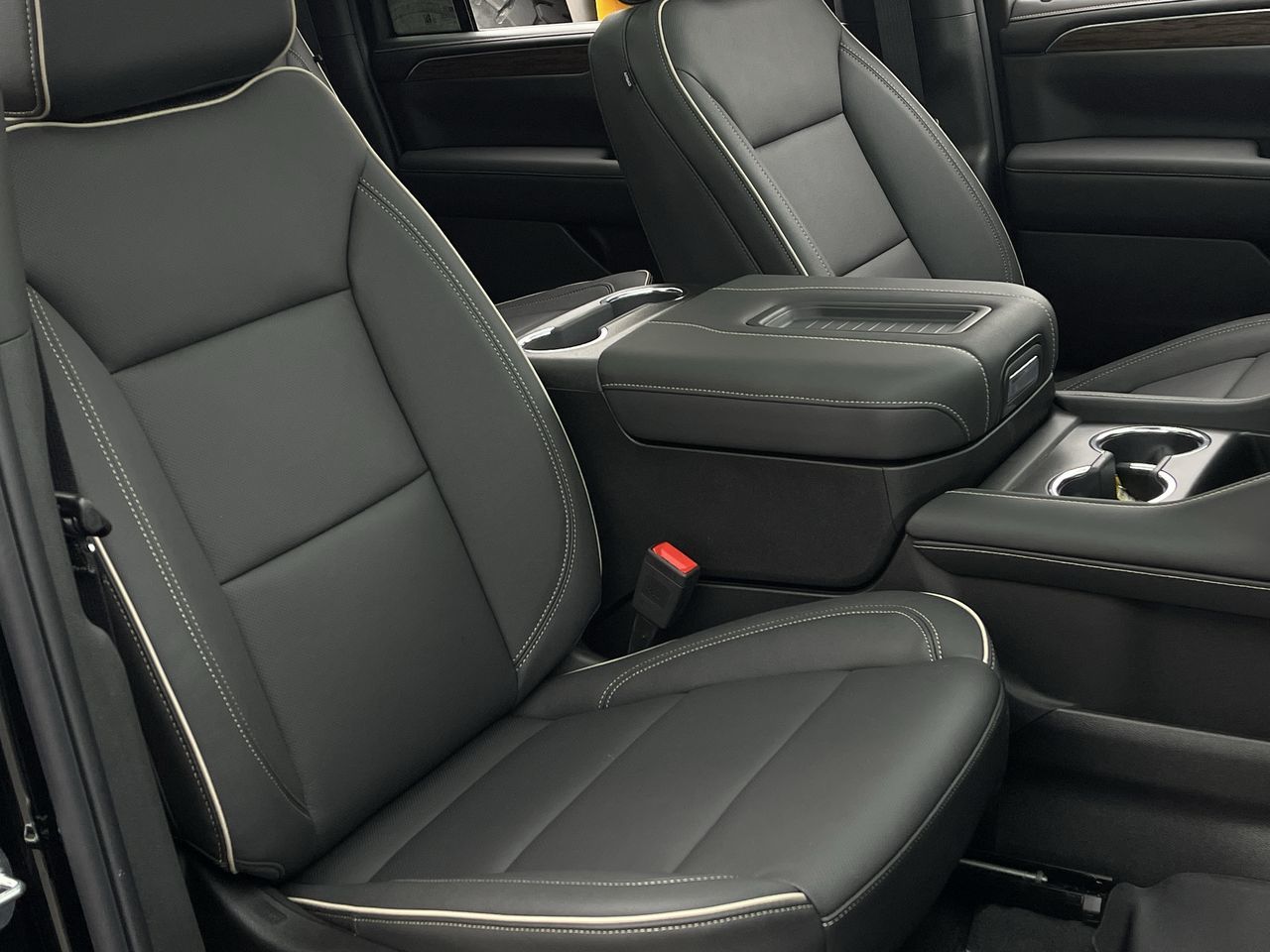 Chevrolet Suburban  2023 à Saint-Léonard, Québec