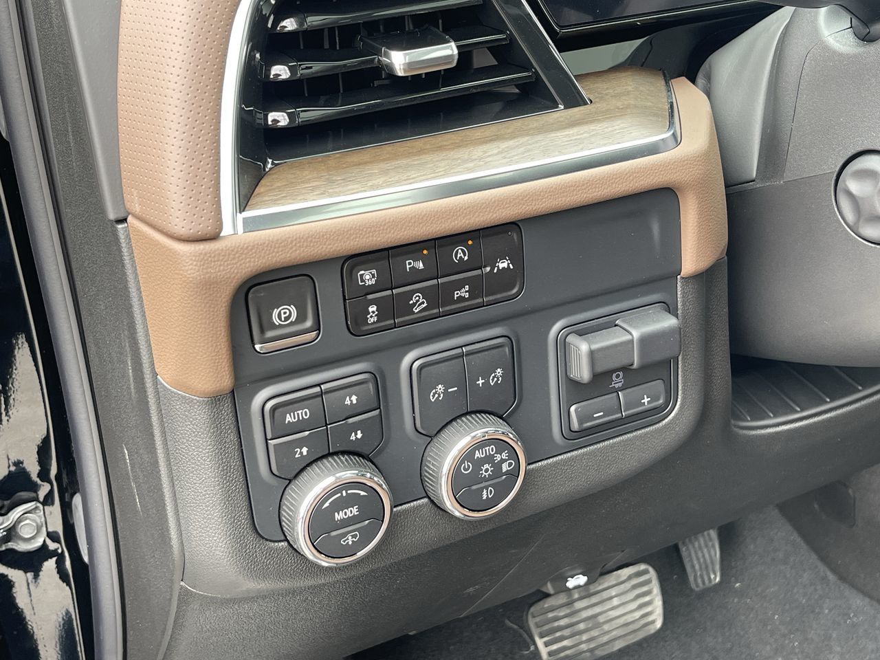 2025 Chevrolet Suburban in Saint-Leonard, Quebec