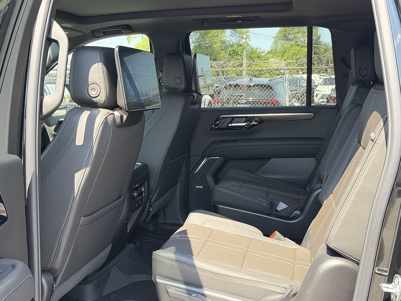 Chevrolet Suburban  2026
