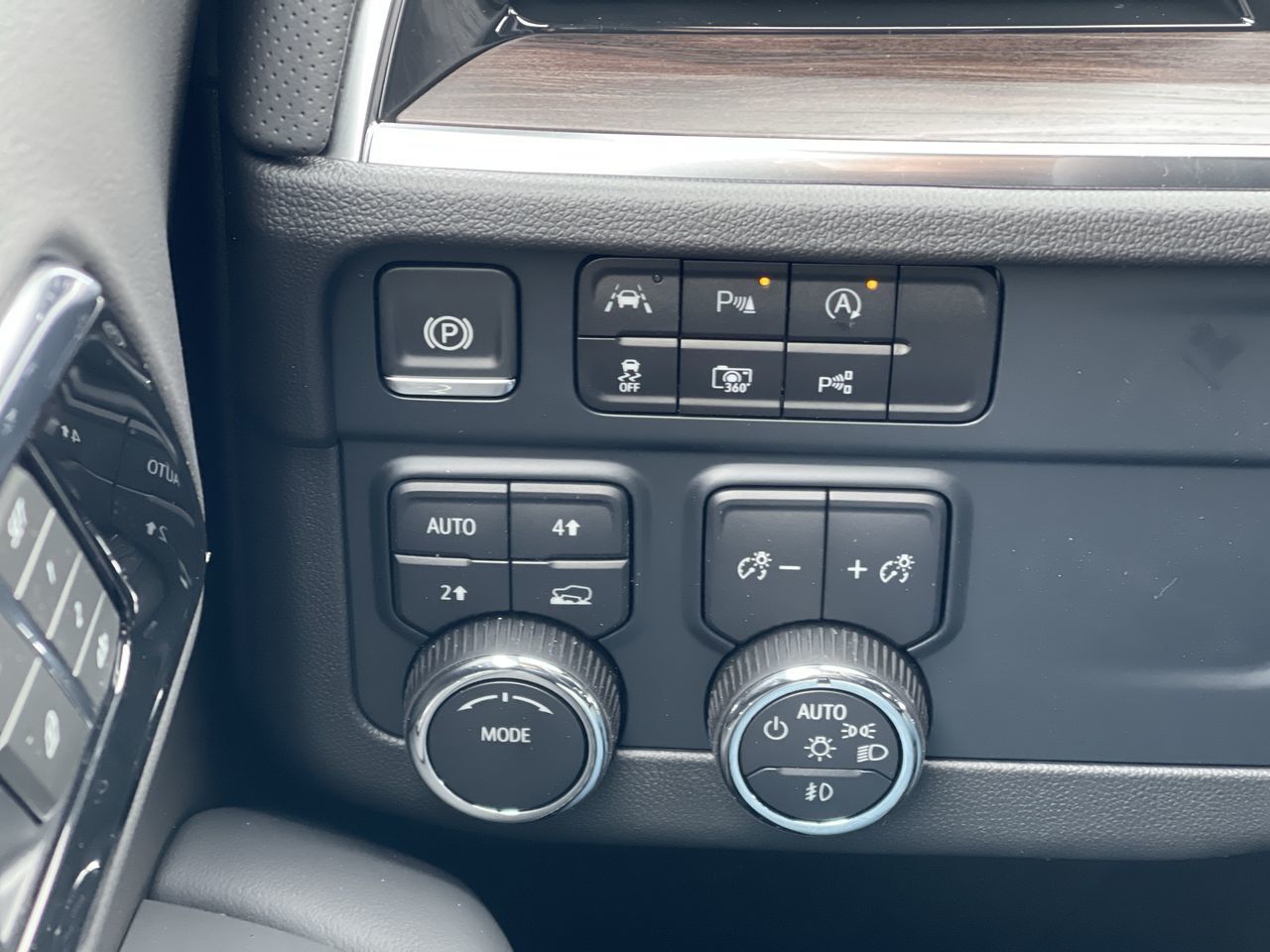 2025 Chevrolet Tahoe in Saint-Leonard, Quebec