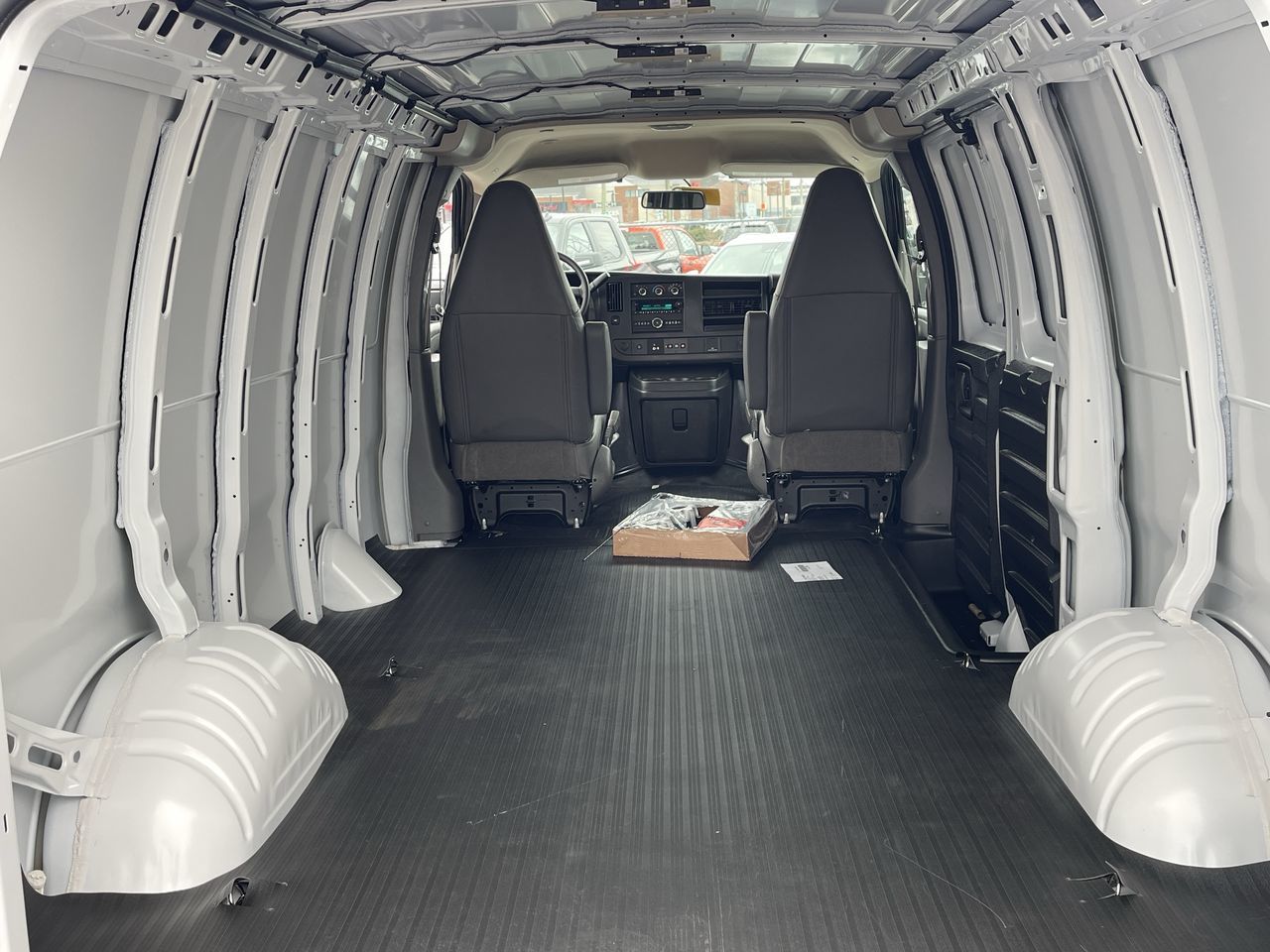 2025 GMC Savana Cargo 2500 in Saint-Leonard, Quebec
