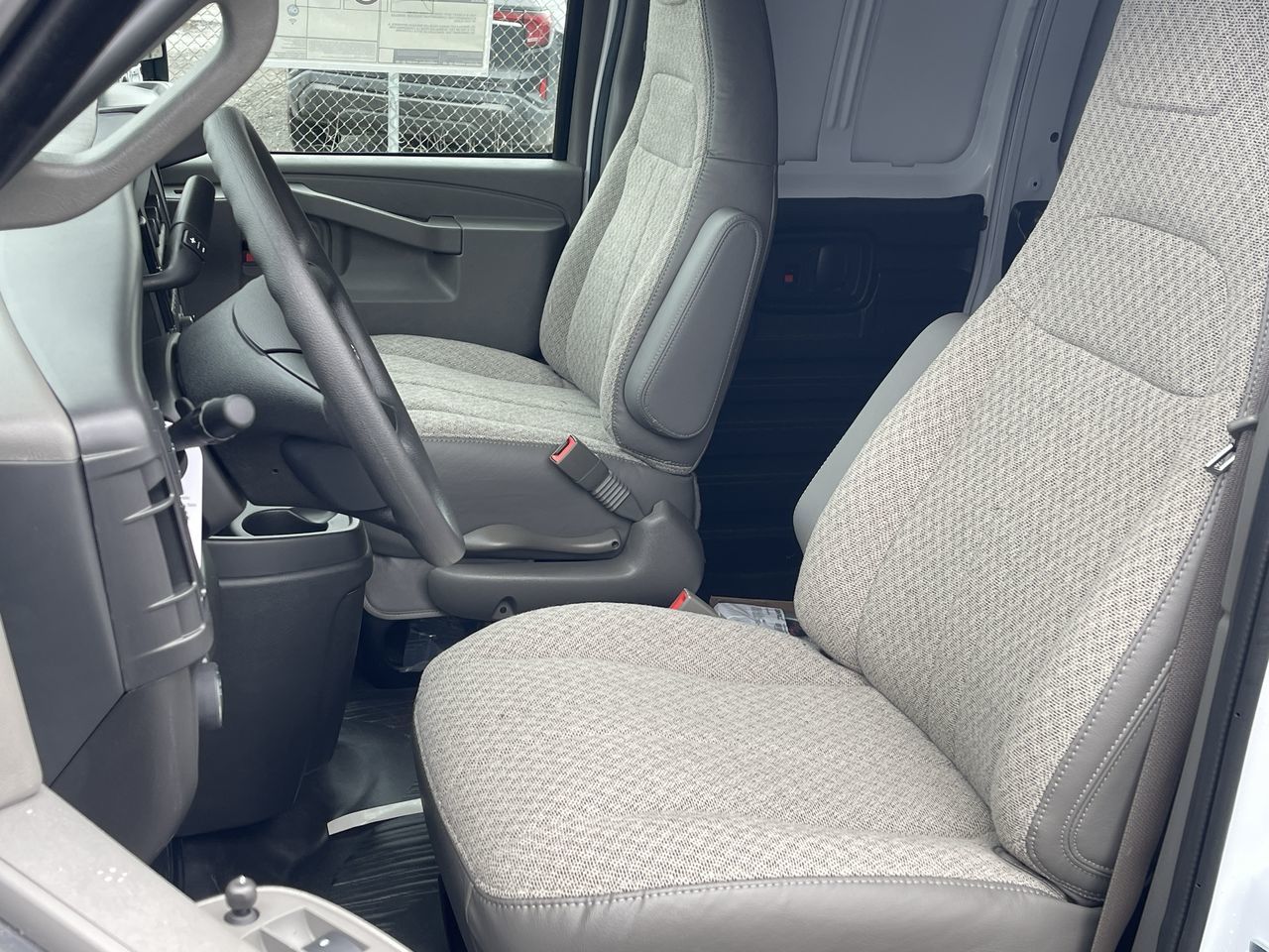 2025 GMC Savana Cargo 2500 in Saint-Leonard, Quebec
