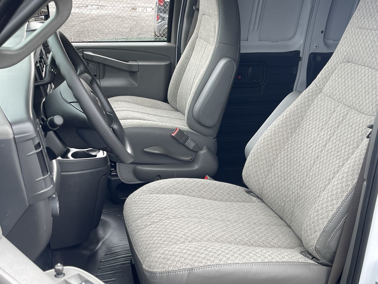 2025 GMC Savana Cargo 2500 in Saint-Leonard, Quebec