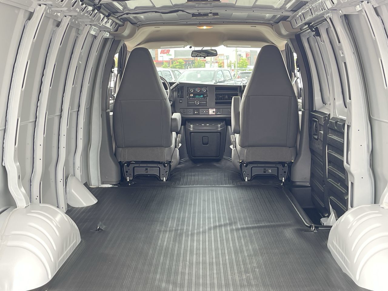 2025 GMC Savana Cargo 2500 in Saint-Leonard, Quebec