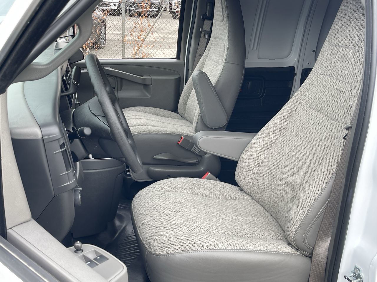 2025 GMC Savana Cargo 2500 in Saint-Leonard, Quebec