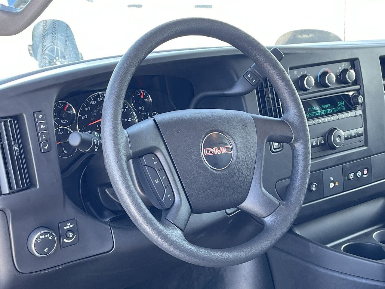 GMC Savana Cutaway 3500  2025 à Saint-Léonard, Québec