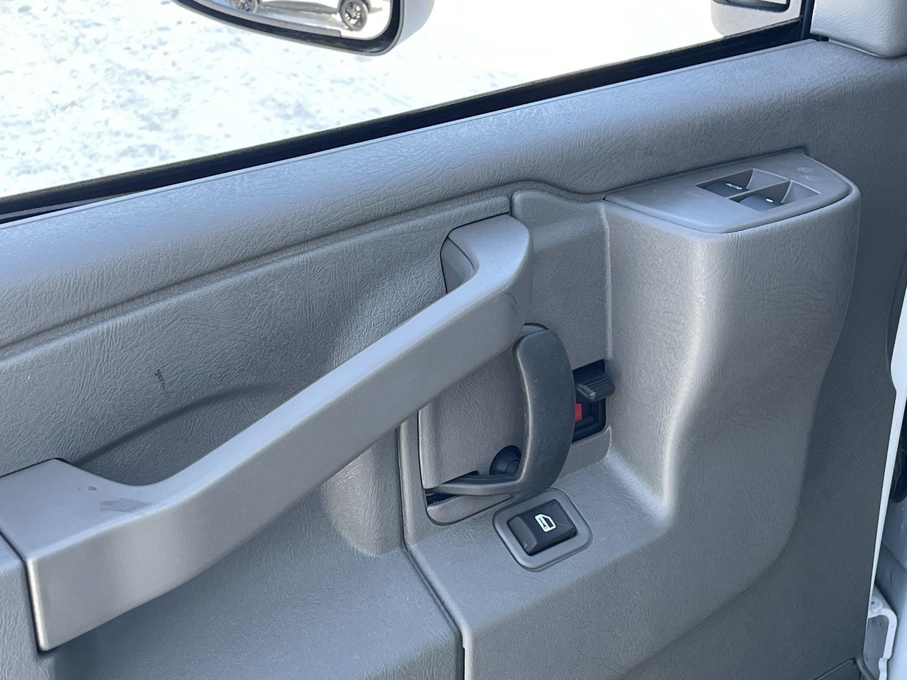 GMC Savana Cutaway 3500  2025 à Saint-Léonard, Québec