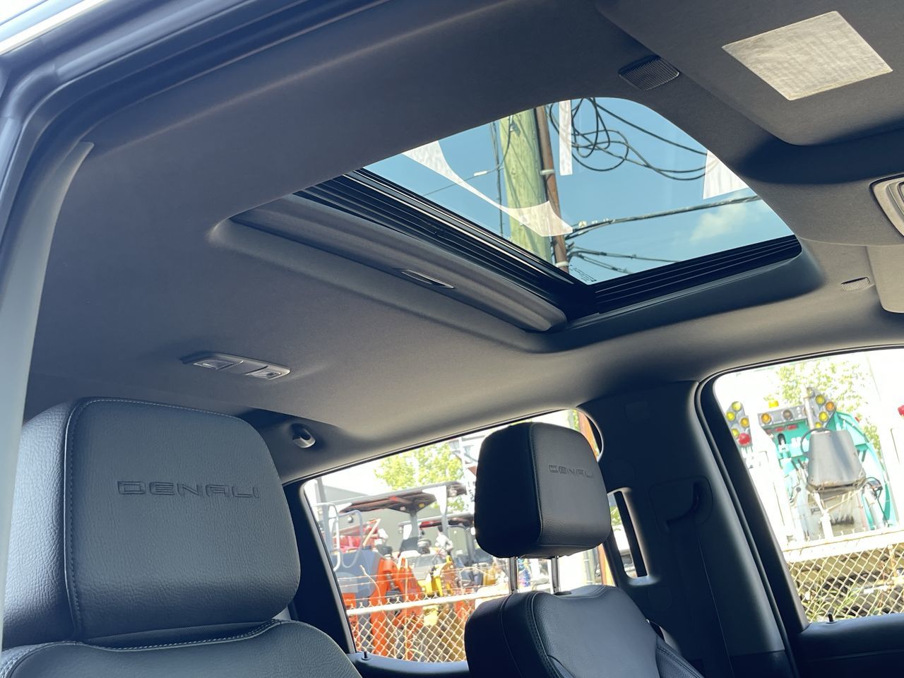 2022 GMC SIERRA 1500 LIMITED in Saint-Leonard, Quebec