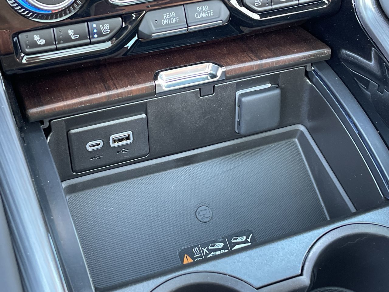 2024 GMC Yukon in Saint-Leonard, Quebec