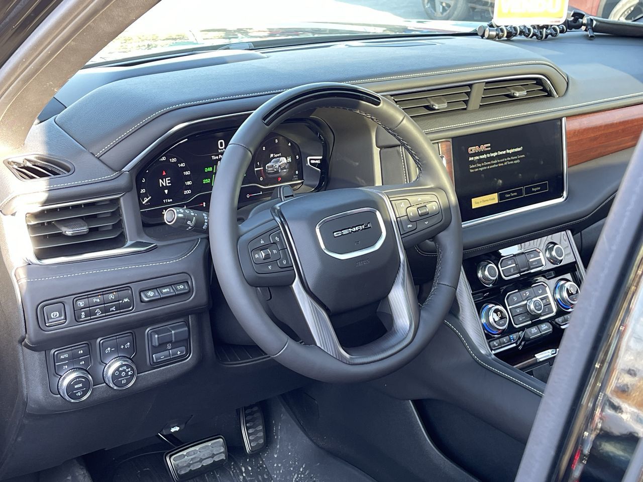 2024 GMC Yukon in Saint-Leonard, Quebec
