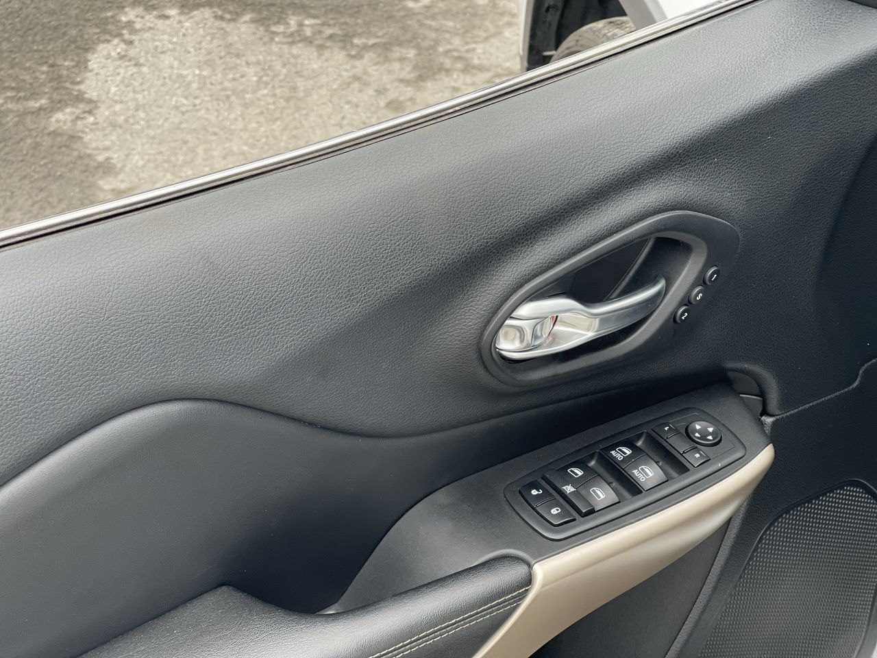 Jeep Cherokee  2018 à Saint-Léonard, Québec