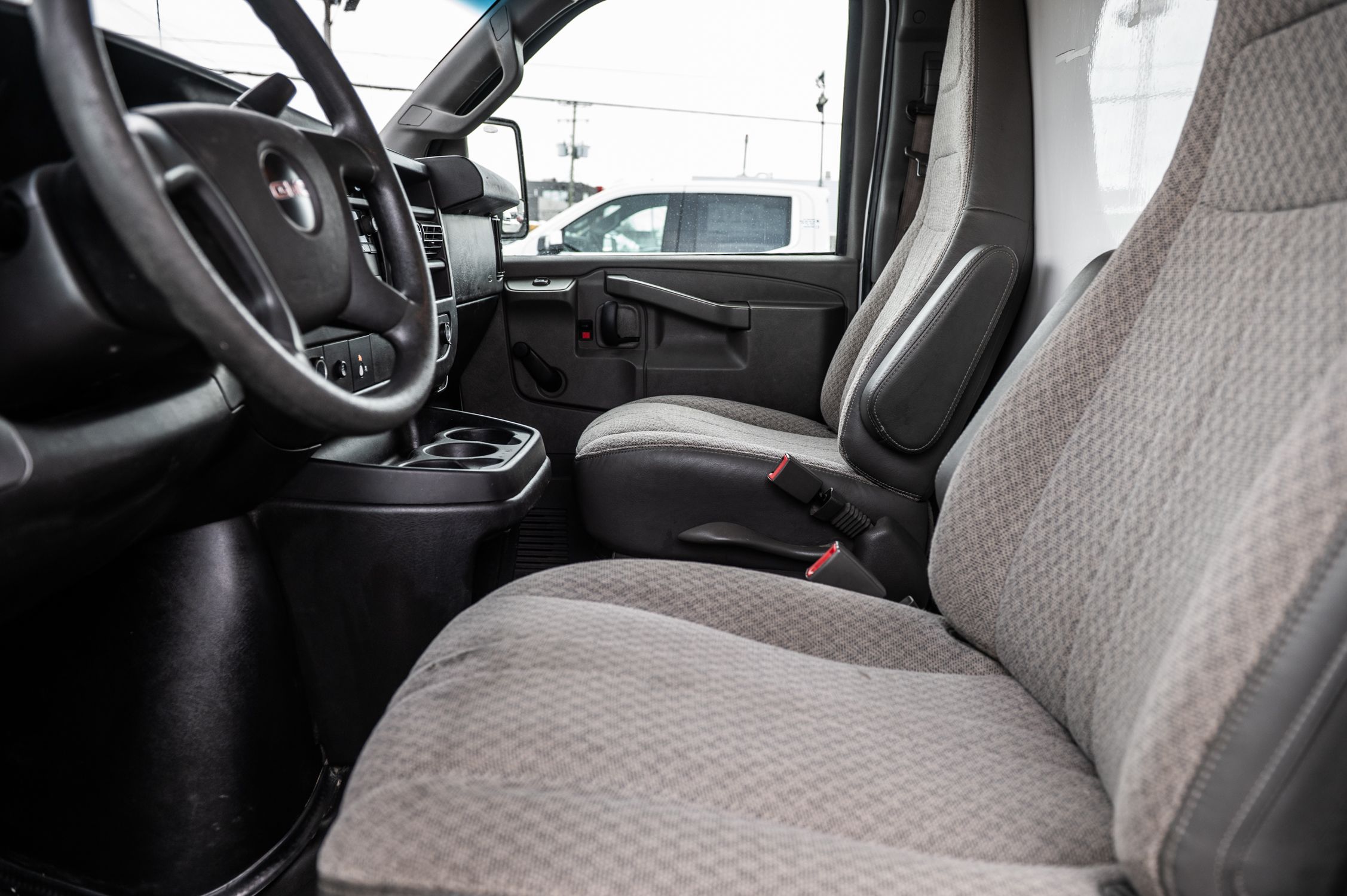 GMC Savana Commercial Cutaway  2019 à Saint-Léonard, Québec