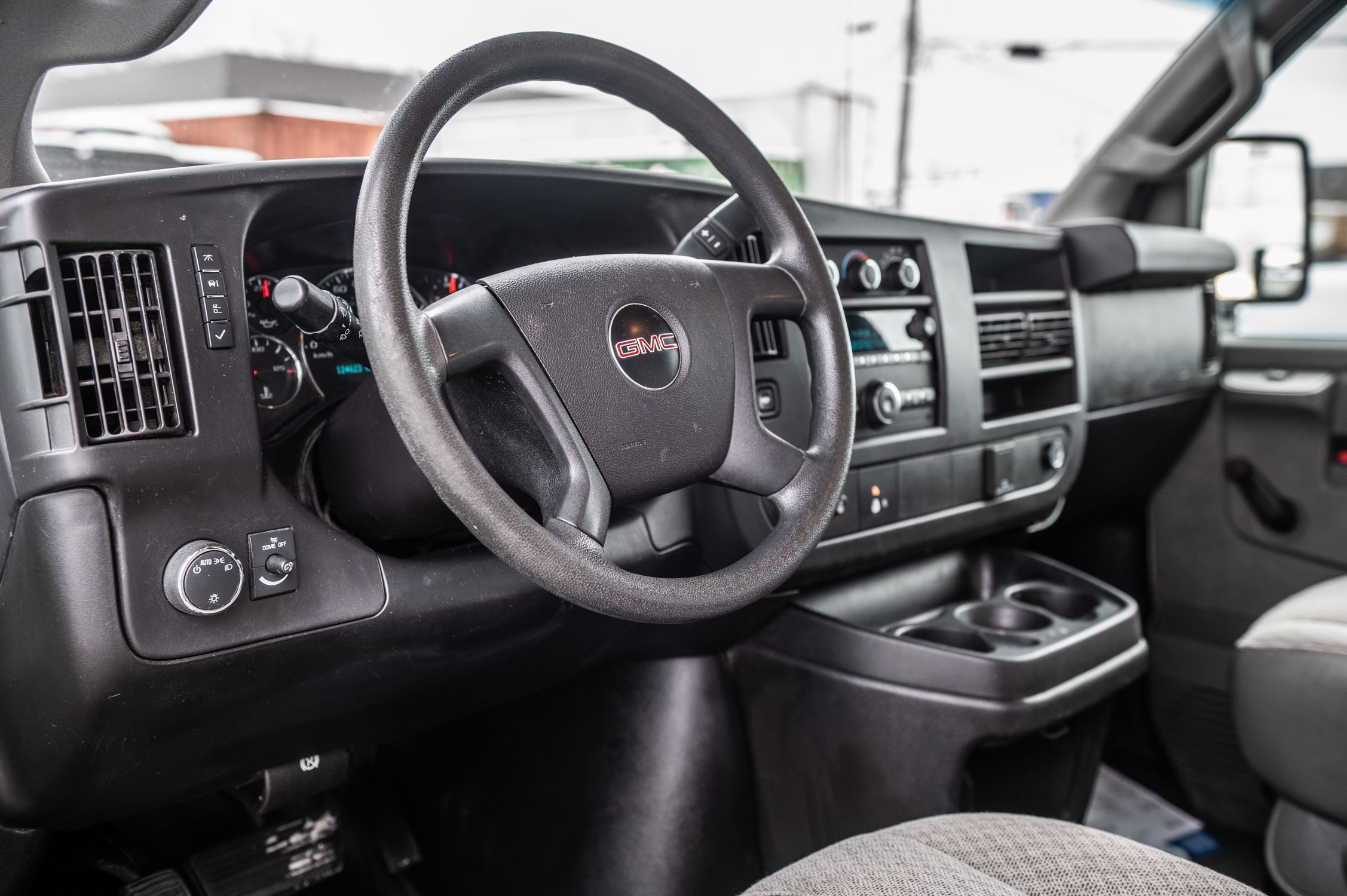 GMC Savana Commercial Cutaway  2019 à Saint-Léonard, Québec